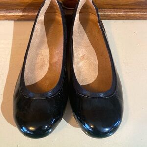 Vionic Anita Crinkle Patent Leather Flat Shoe 8.5 wide